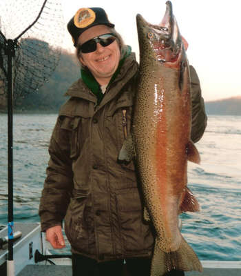  Brett Richardson with another very nice Niagara River Steelhead